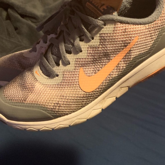 Nike running shoes - Picture 3 of 5